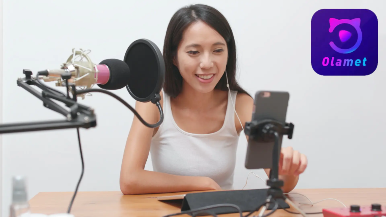 A user engaging with her global audience on Chamet Live Streaming. (14)