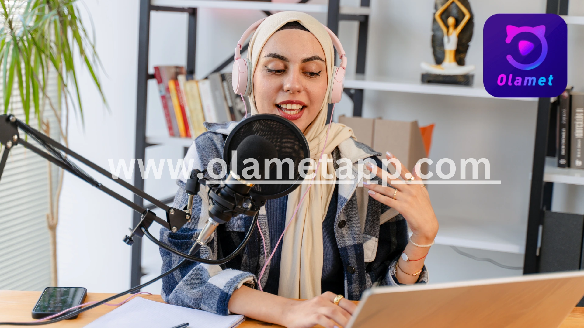 نص بديل: لقطة شاشة لواجهة برنامج Olamet تعرض التواصل العالمي وفرص التواصل.