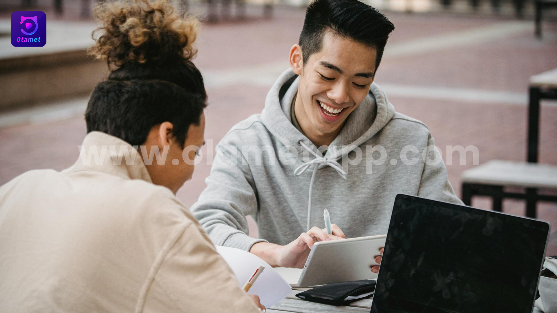 Can Scripts Benefit Olamet Live Agents?